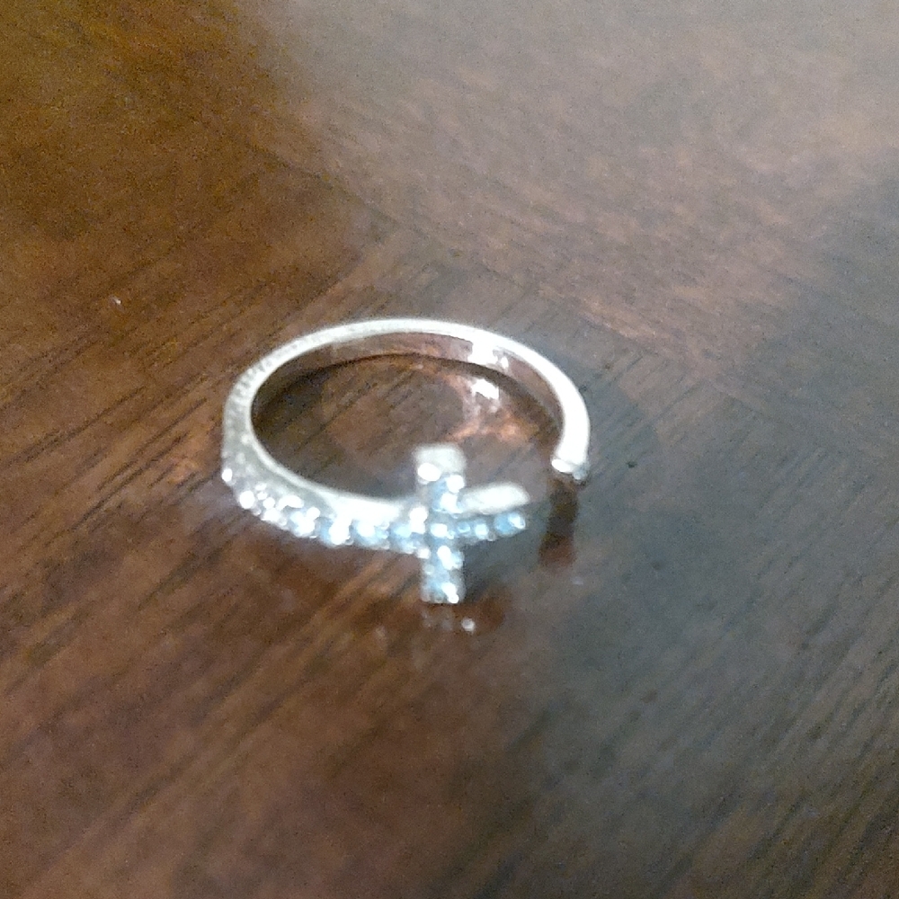 Elegant Gold Cross Ring with Crystals